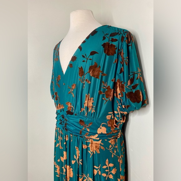 Baltic Born Leslie Velvet Maxi Dress Bronze + Jade Size 2XL - Picture 3 of 4